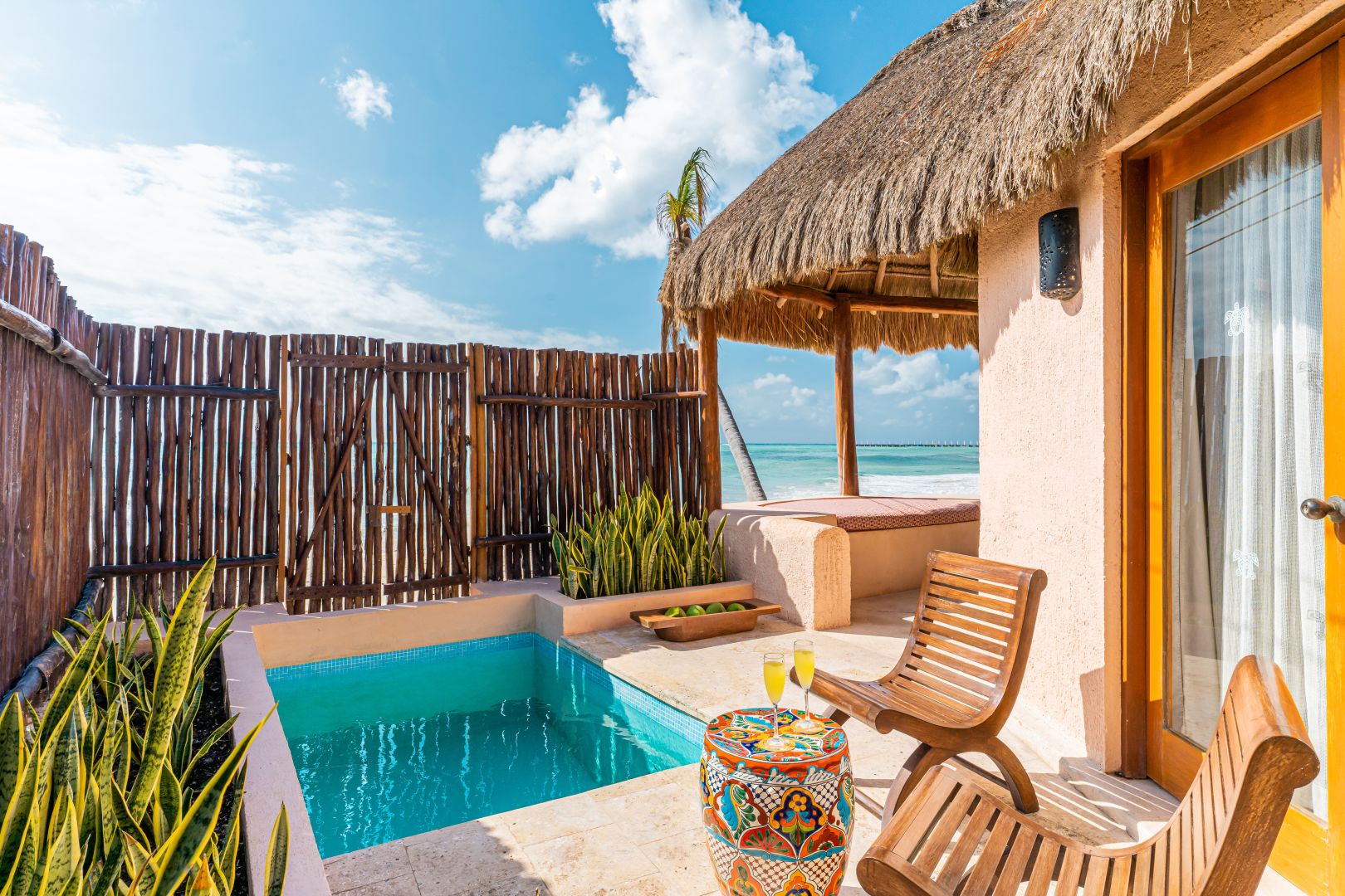 На фото: отель Mahekal Beach Resort в Мексике на Плайя-дель-Кармен