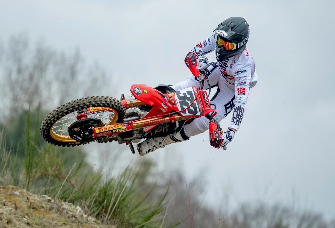 Брент Ван Донинк сломал ногу на Hawkstone International 2025