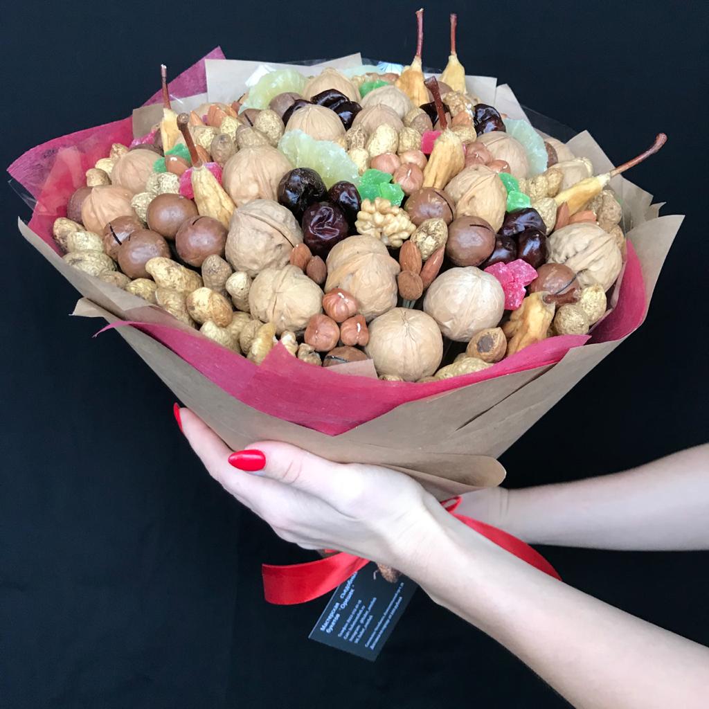 Букет из орехов и сухофруктов "Яркий ореховый микс" Челябинск