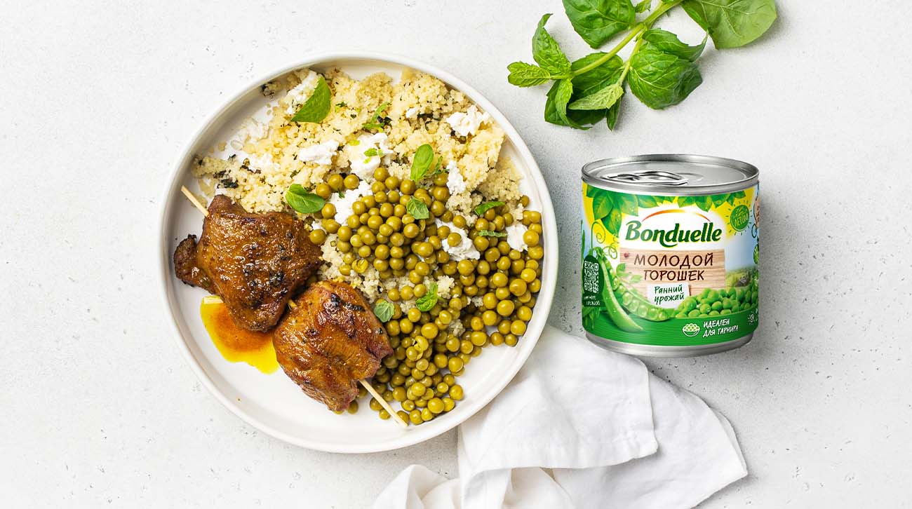 Маринованные шашлычки и гарнир с молодым горошком Bonduelle