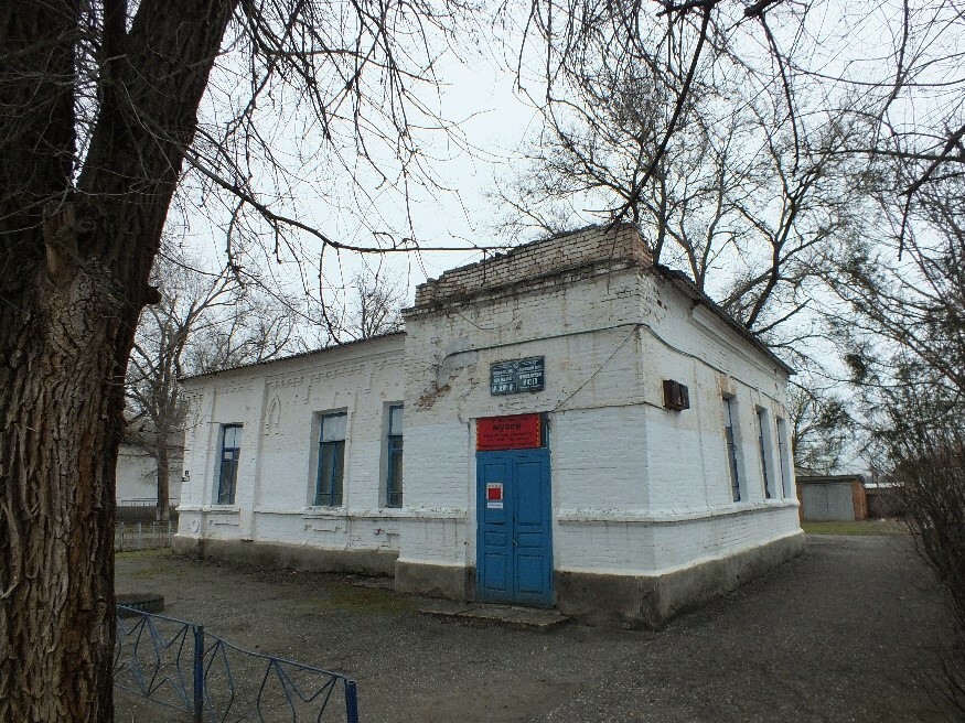 Городовиковск калмыкия. Краеведческий музей Городовиковска. Городовиковский музей Городовиковск. Городовиковский музей Республика Калмыкия, Городовиковск. Городовиковская дубовая роща Калмыкия.