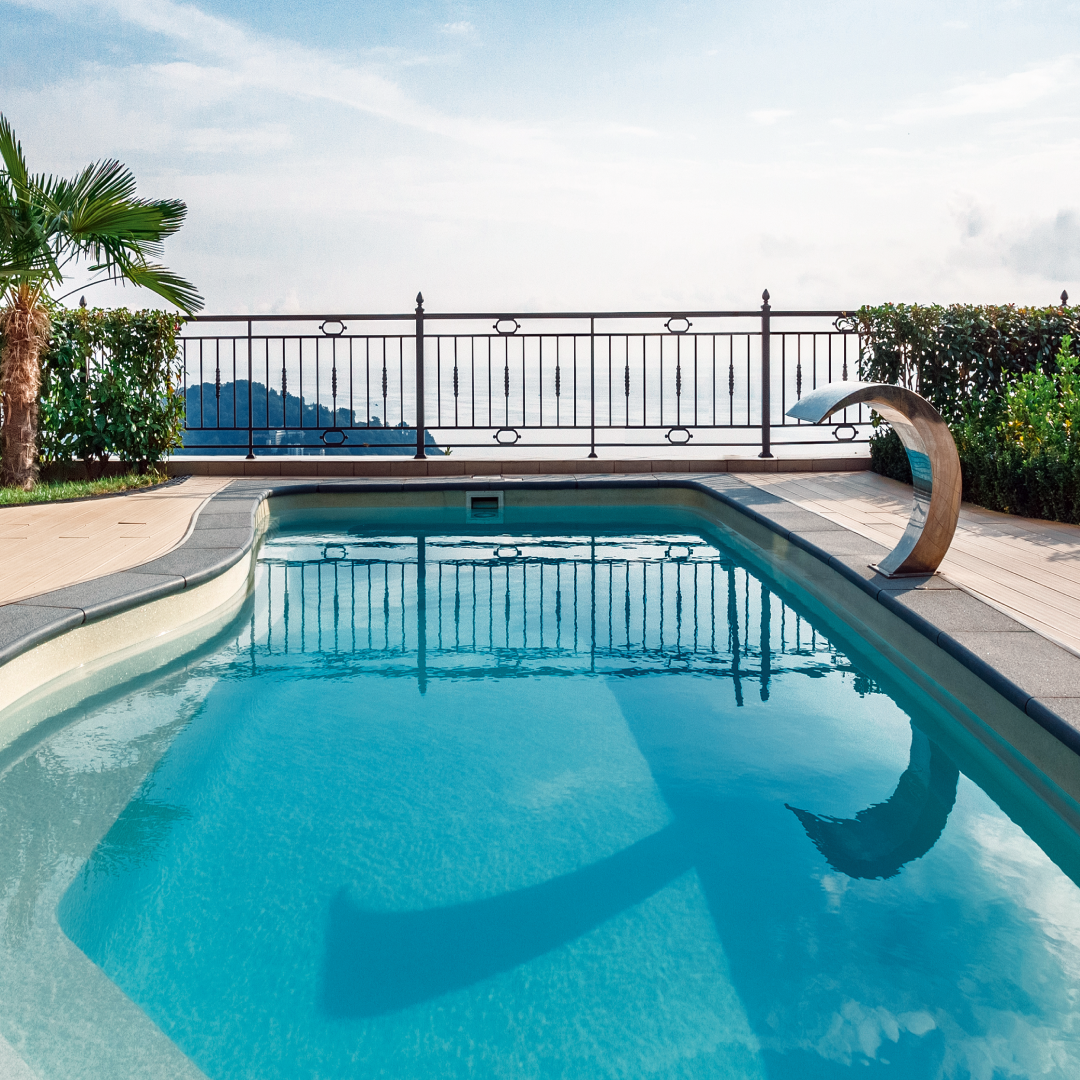 Композитный бассейн с кристальной водой