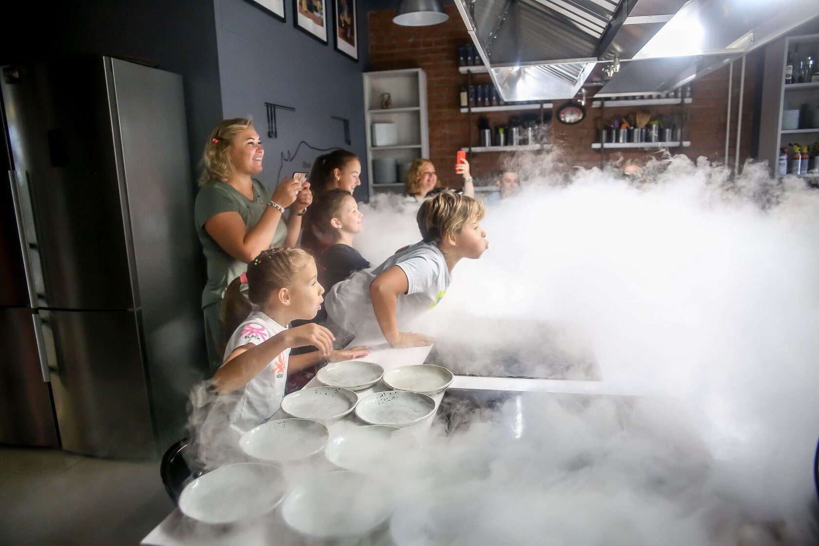 Азотное шоу на детском дне рождения в кулинарной студии Фудлофт