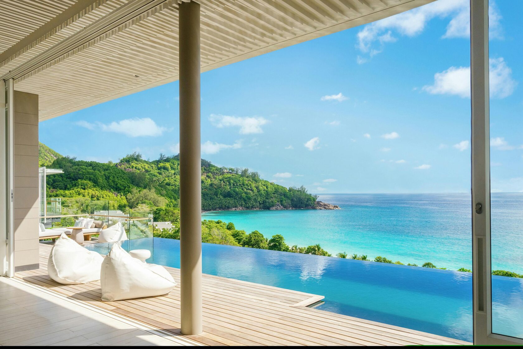Панорамная вилла Cheval Blanc Seychelles с бассейном и видом на океан