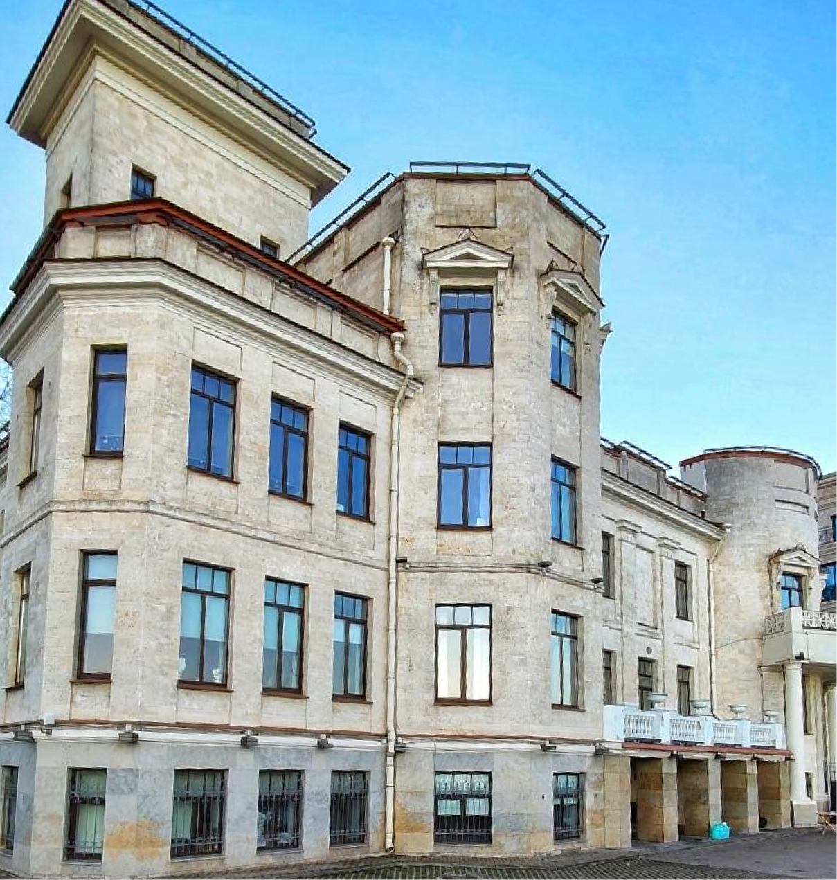 Особняк на Крестовском острове, где находится офис АБП2Б