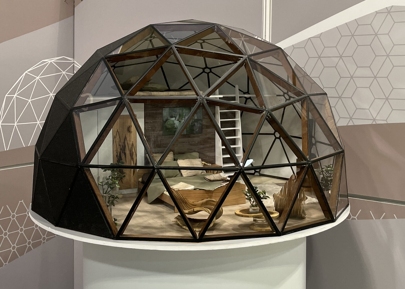 Купольный дом на выставке MITT в Москве