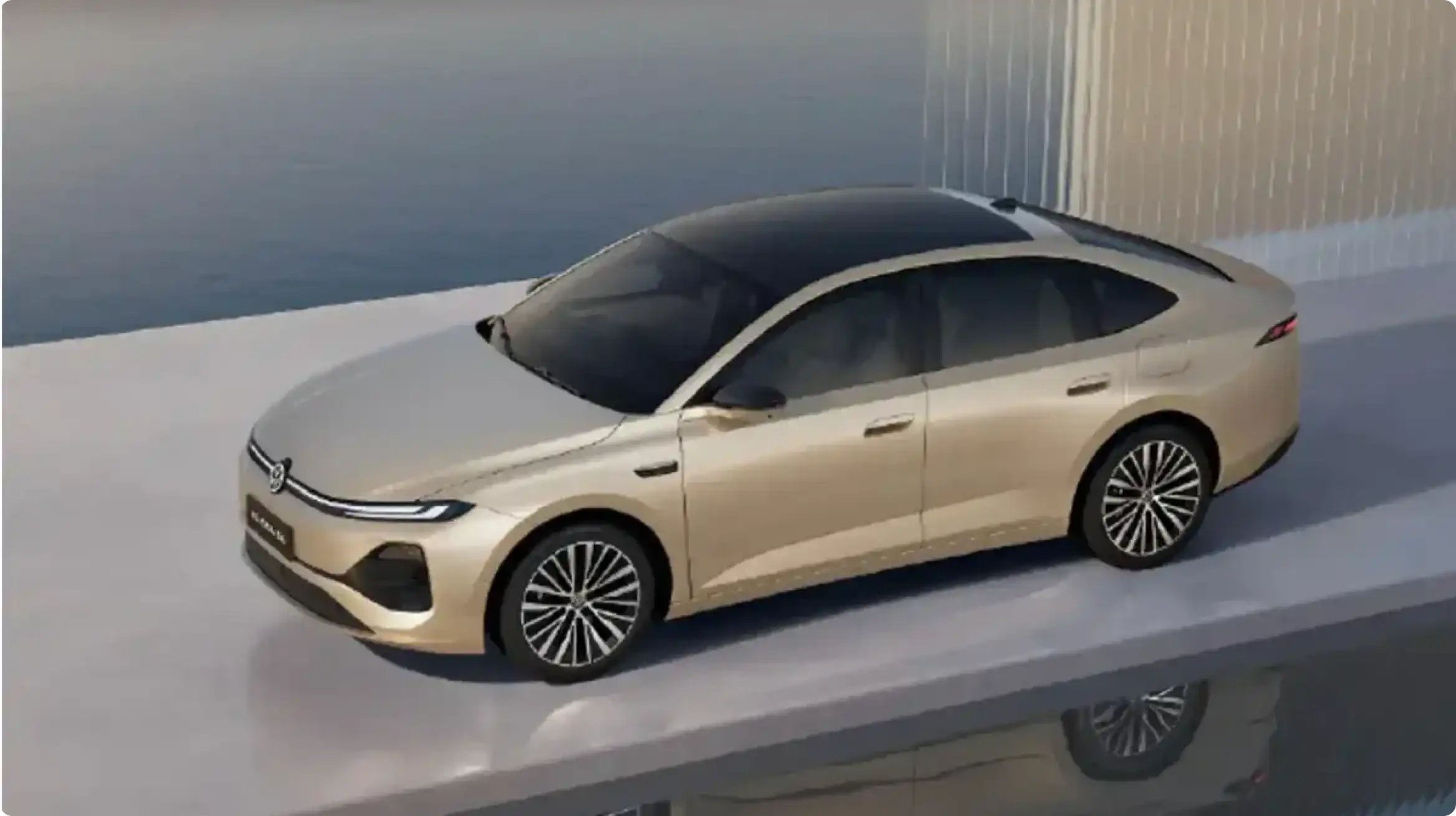 Volkswagen ID. Era S5 в бежевом цвете с черной крышей, вид сверху сбоку: светодиодная полоса, полускрытые ручки и многоспицевые диски.