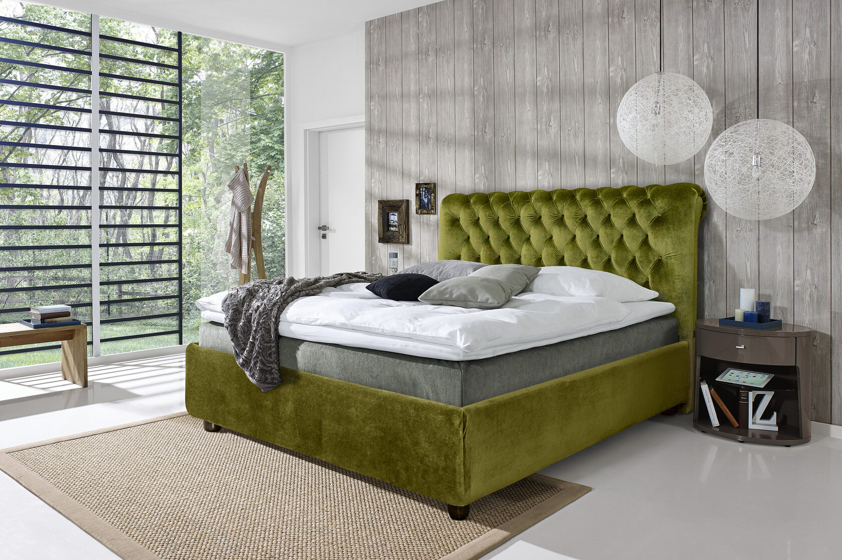 Кровать зеленая с мягким изголовьем в интерьере фото