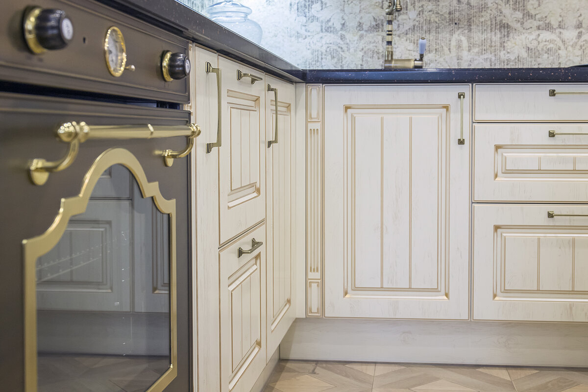 Фасады с текстурой дуба с золотой патиной. Кухня БЕЛЛА (МДФ+ПВХ)