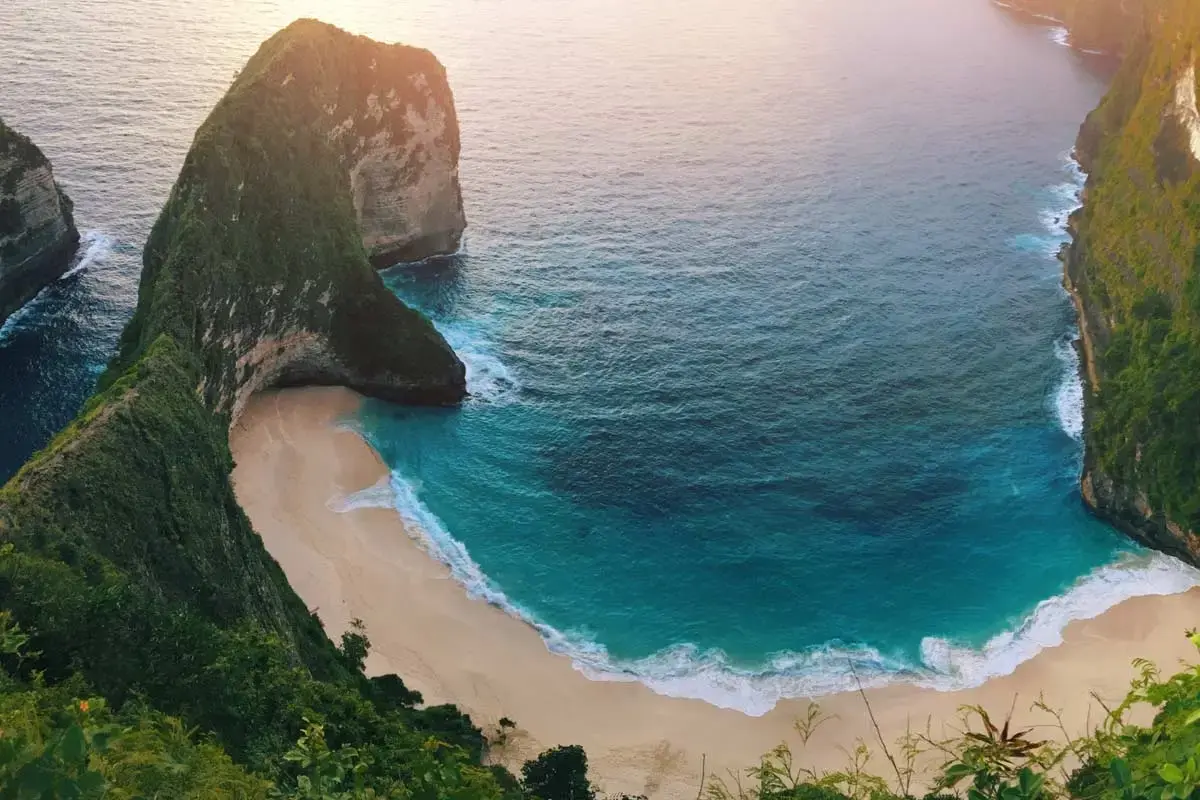 Aerial view of Kelingking Beach in Nusa Penida with turquoise water and dramatic cliffs