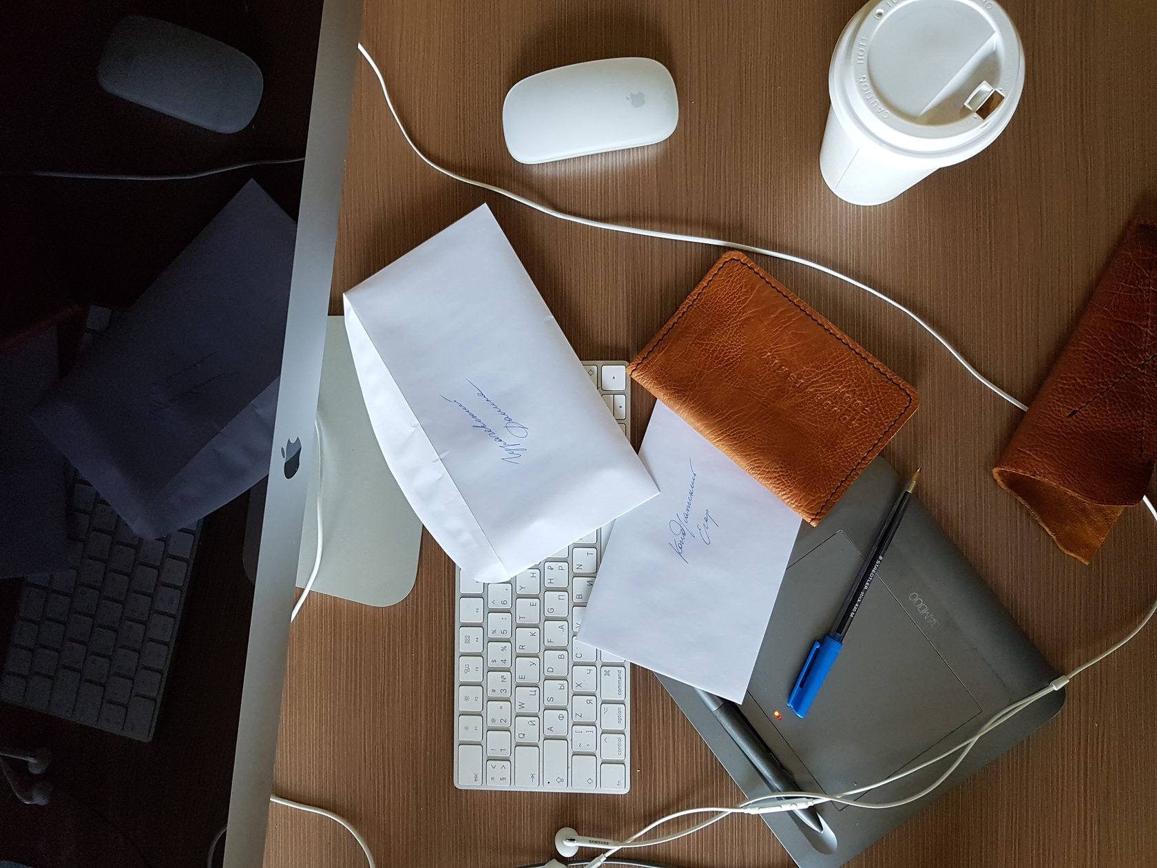 кожаные обложки на паспорт воронежской кожевенной мастерской twelve to eleven