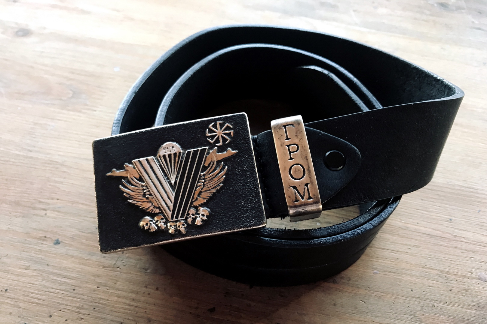 ремень с бронзовой пряжкой