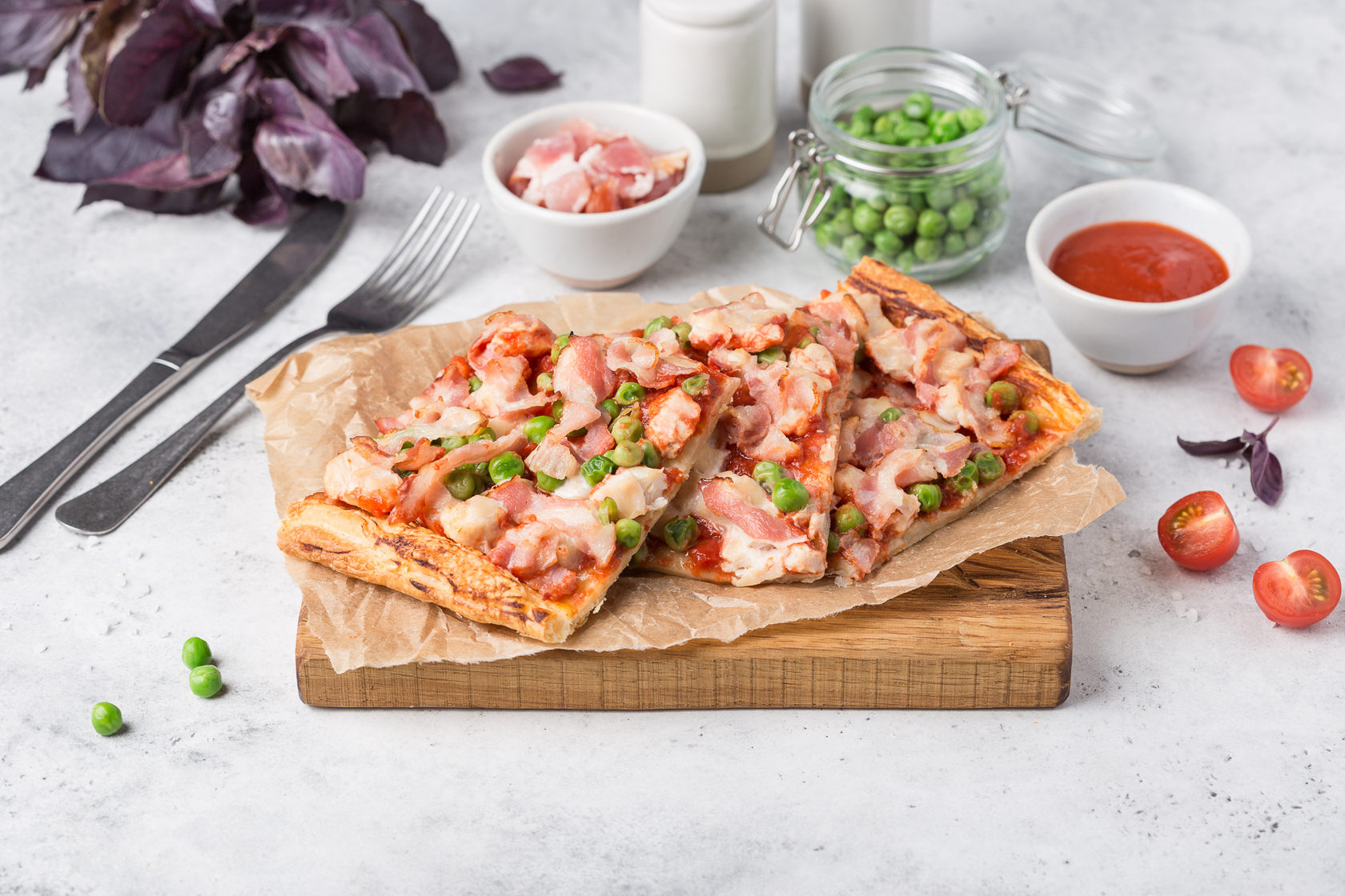 Пирог с беконом и сыром