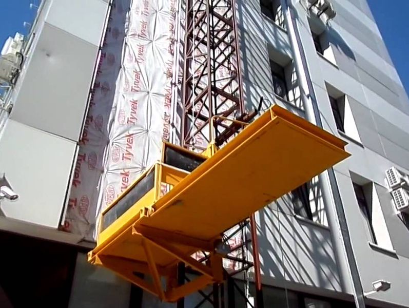 Изготовление, доставка и монтаж грузового строительного подъемника мачтового типа грузоподъемностью 0,5 тонны в Красноярске