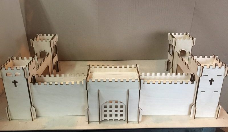 замок для игры в солдатики и рыцарей