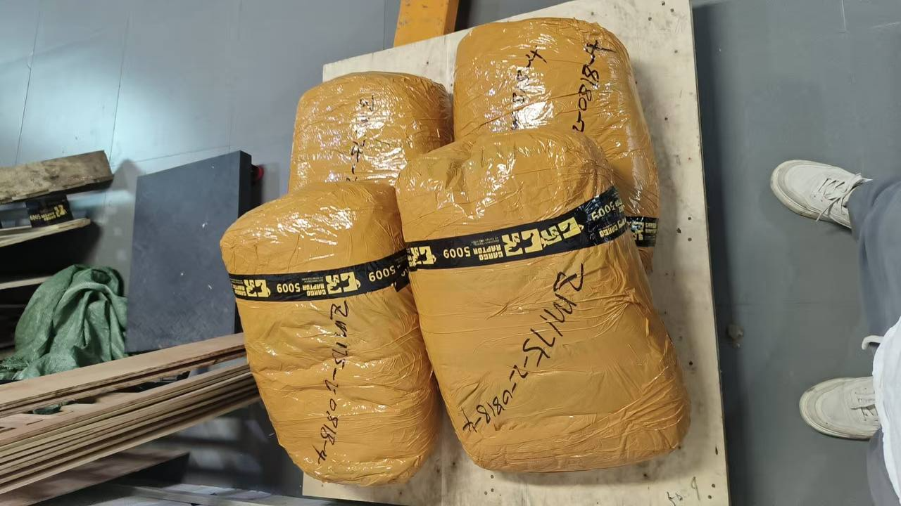 Упаковка мешков воска к отправке