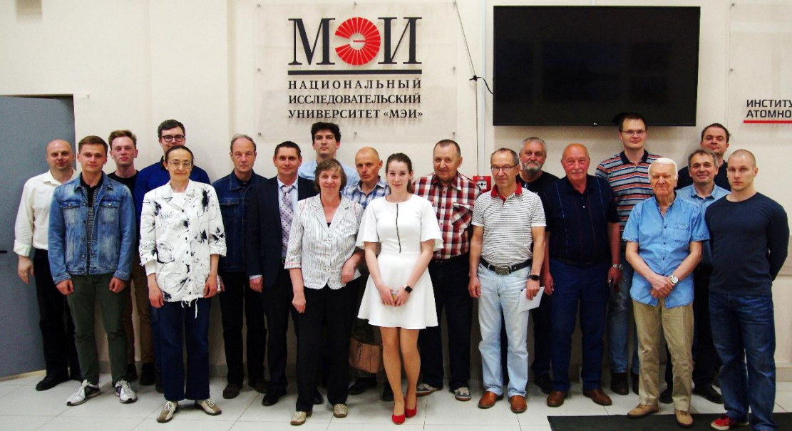 Коллектив лаборатории ТФПЭ