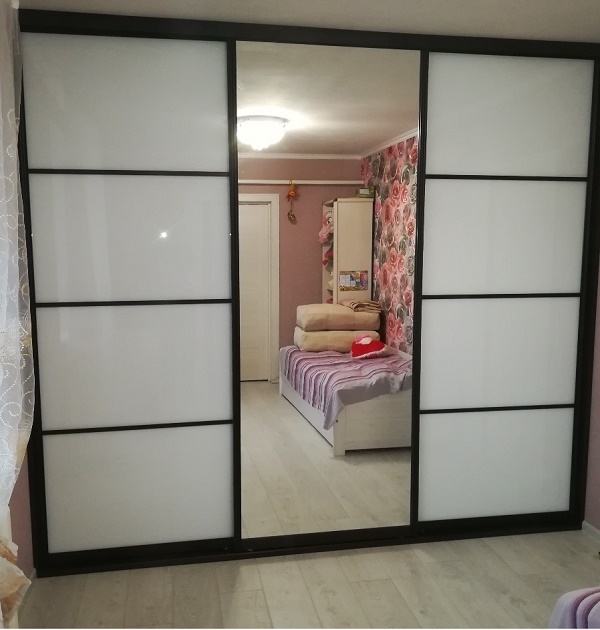 шкаф с отделом для хоз инвентаря