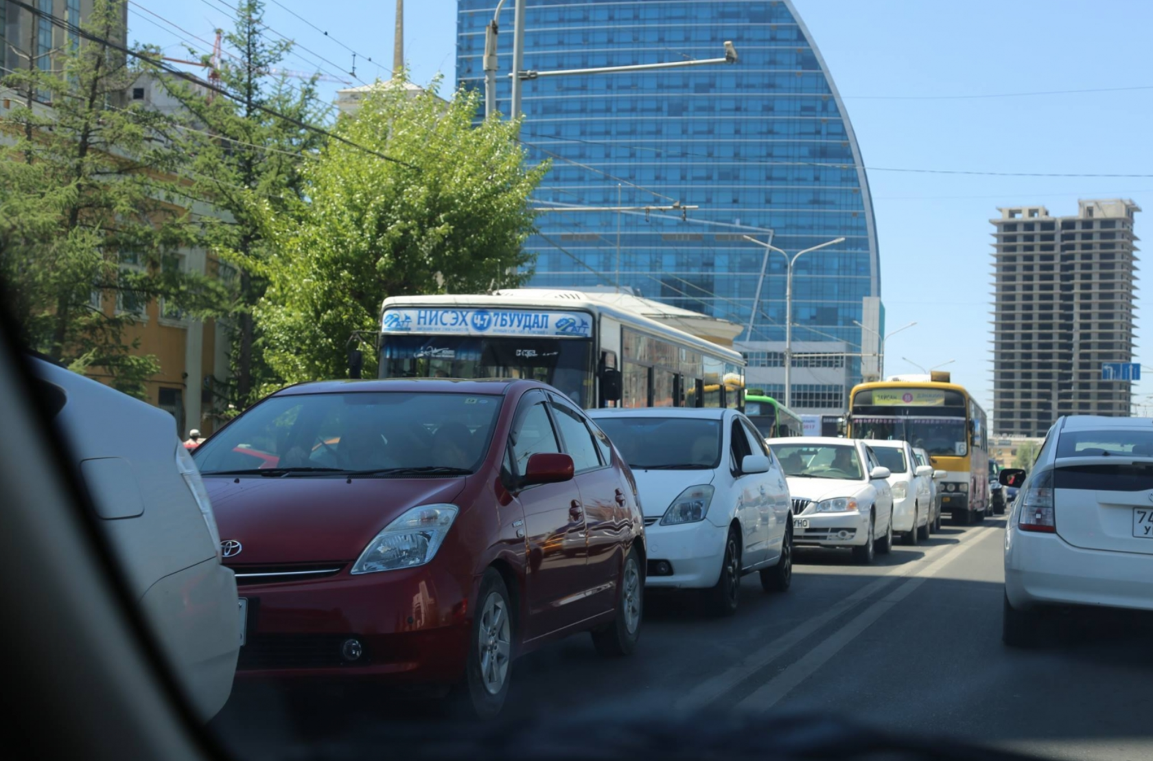 Пробки в Улан Баторе. Улан Батор автомобили. Советский Улан Батор. Пробки в Монголии. Машины улан батор