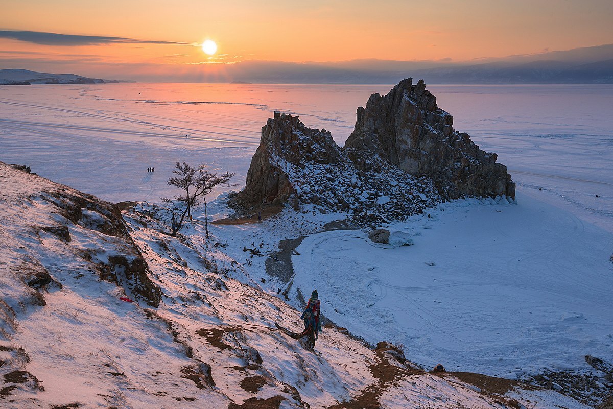 Мыс Бурхан скала Шаманка