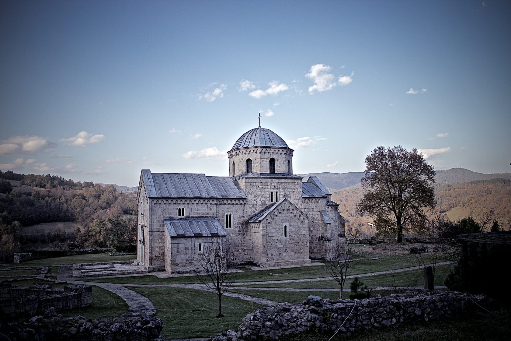 Сербия Монастырь Каменац