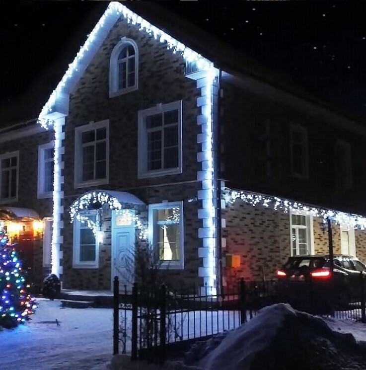 украшение входной группы гирляндами. новогоднее освещение дома ростов на дону. новогоднее освещение дома ростов на дону. подсветка домов в баку. украшение фасада.