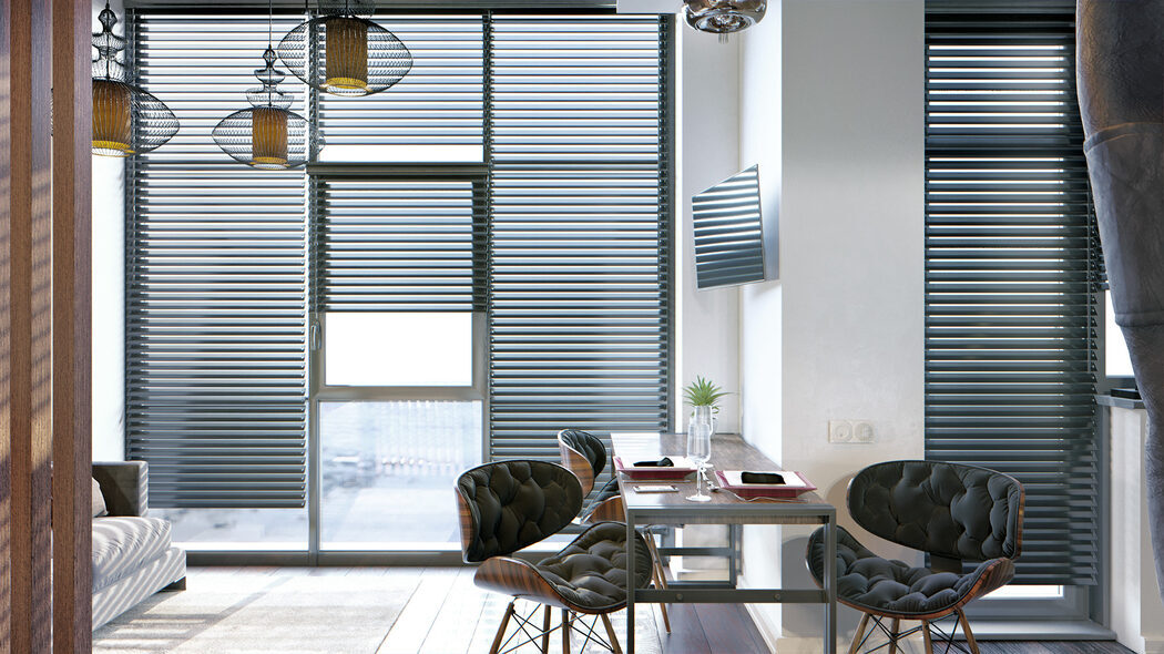 aménagement intérieur studio lumineux avec espace repas près de la fenêtre