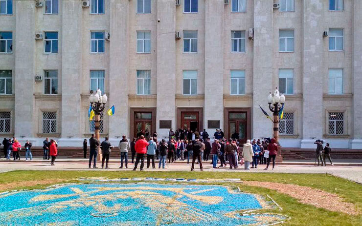 митинг возле херсонской ога - фото