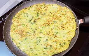 Приготовление кабачкового торта с помидорами, сыром и чесноком: шаг 12