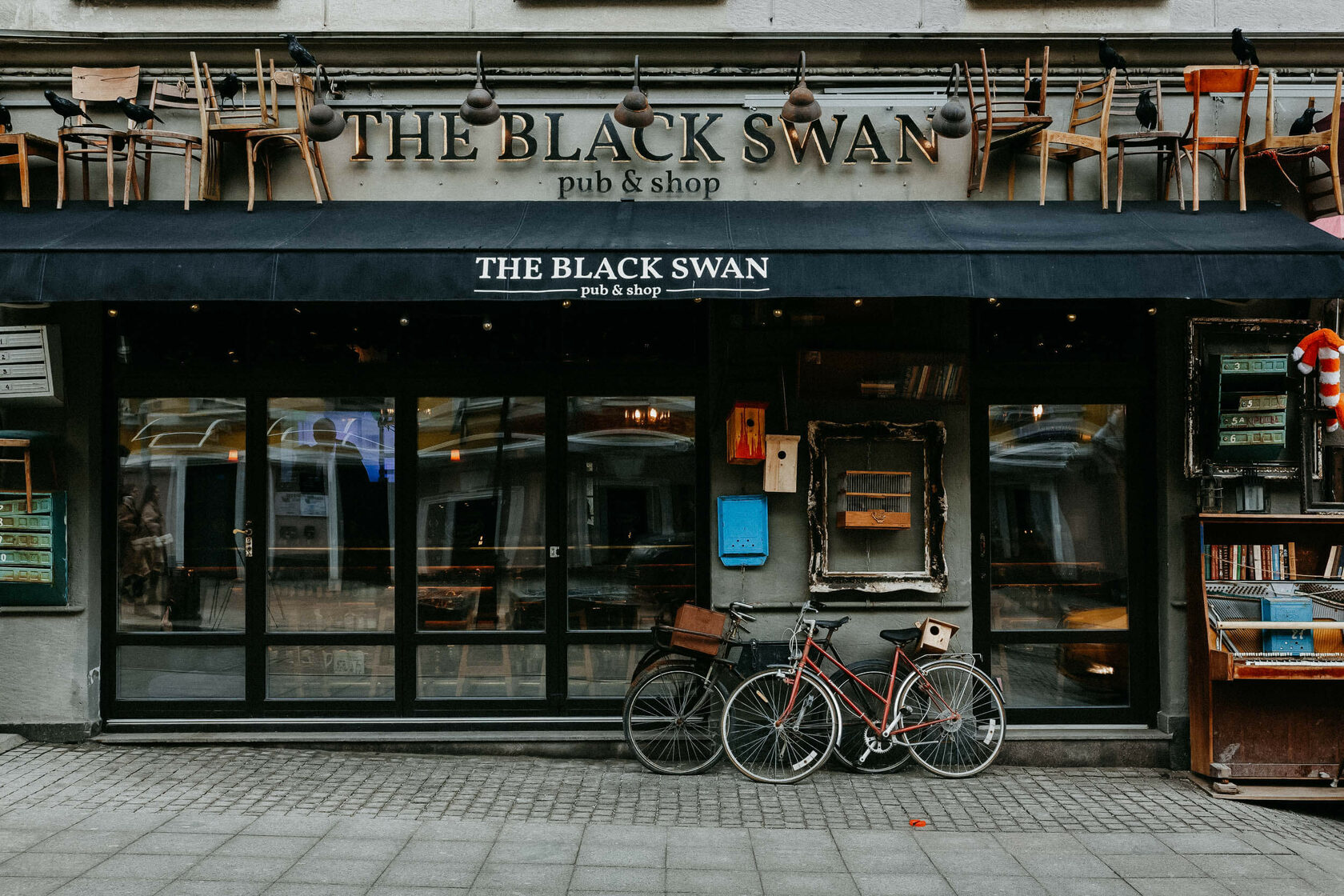 BLACK SWAN PUB