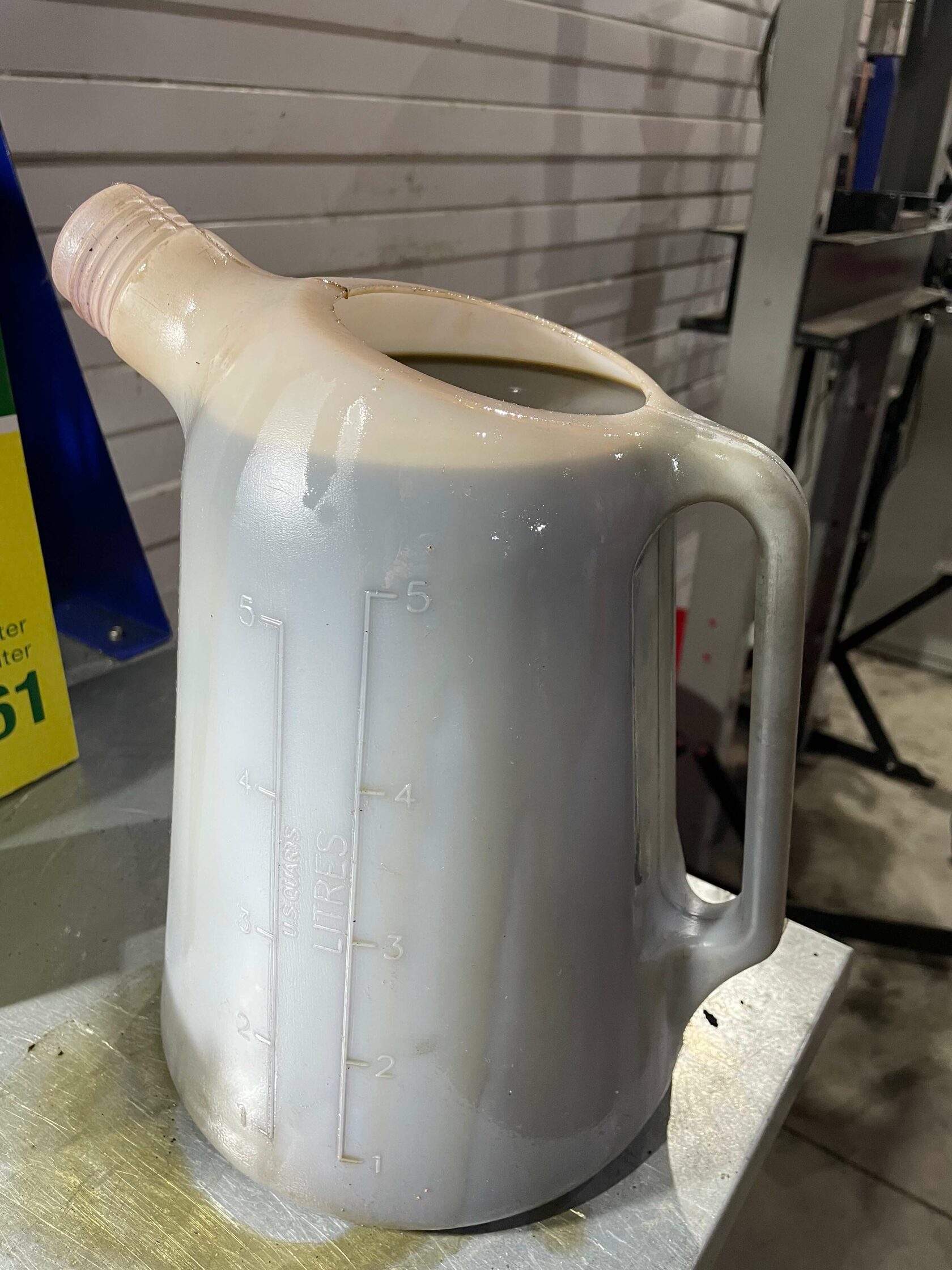 Замер объема слитого масла