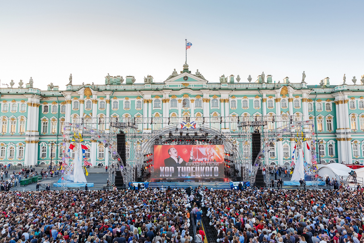 на дворцовой площади спб