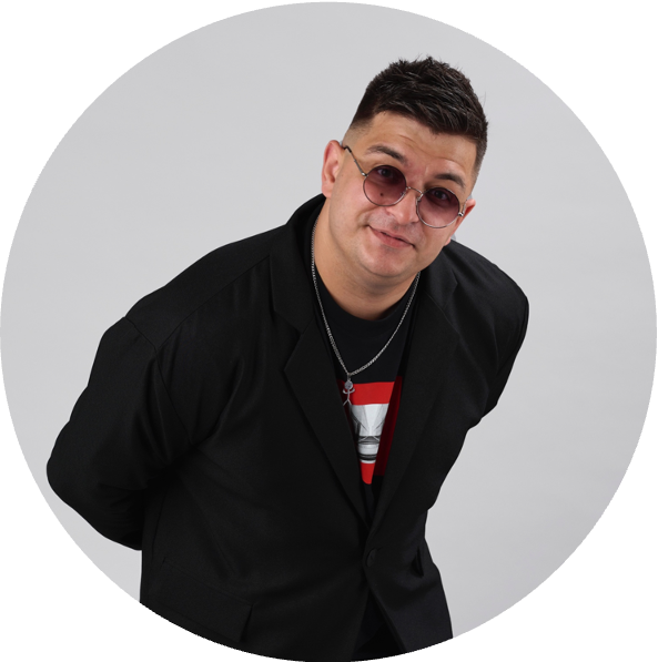 Ведущий Марк Смирнов