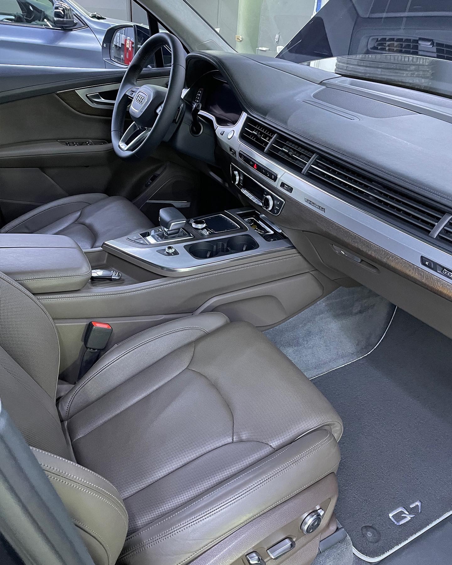 Audi Q7 после химчистки
