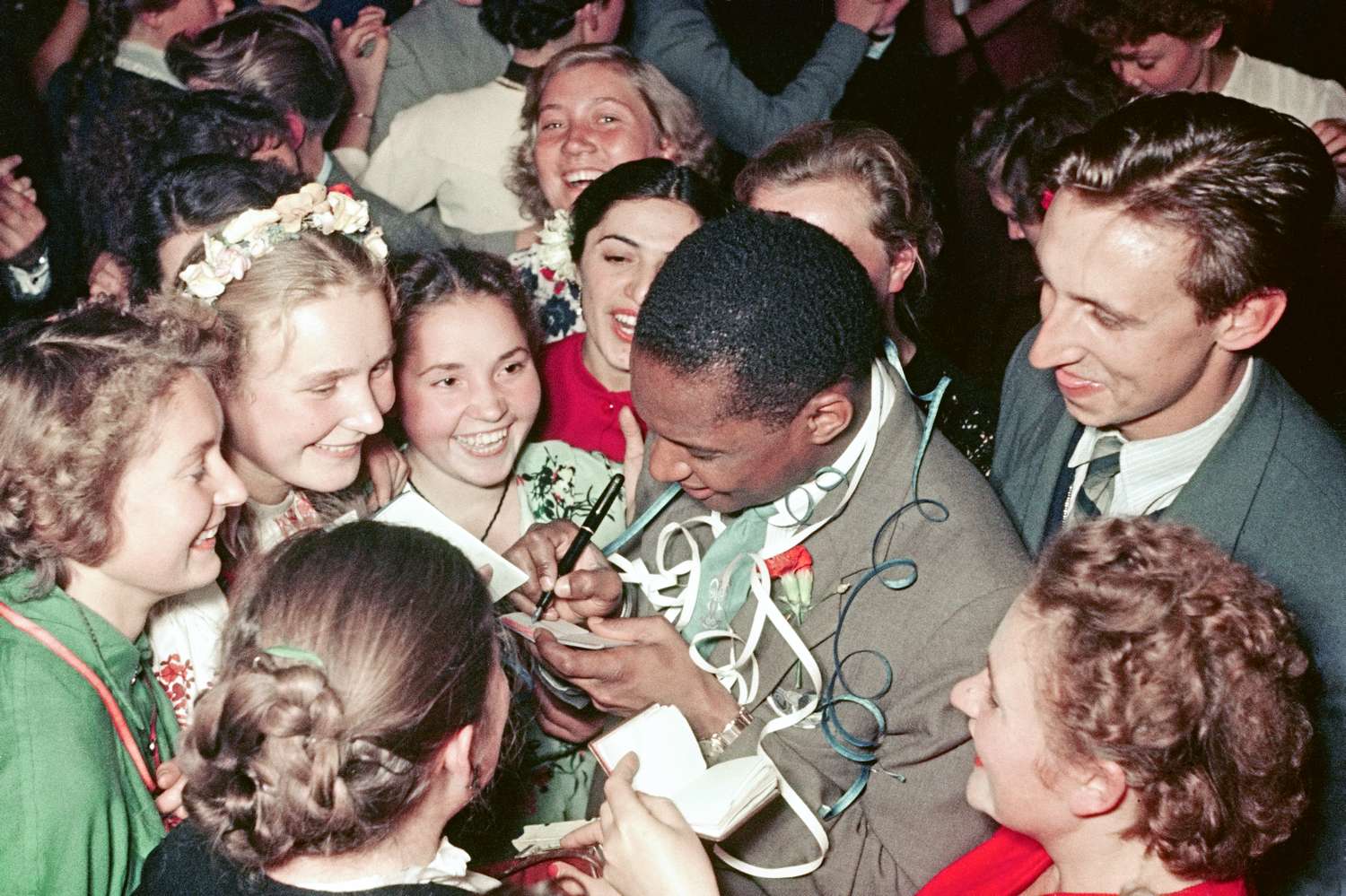 1957 год фото. Vi Всемирный фестиваль молодёжи и студентов в Москве 1957 года. Фестиваль молодежи и студентов в СССР 1957 года. Международный фестиваль молодежи и студентов 1957 года в Москве. Молодежный фестиваль в Москве 1957.