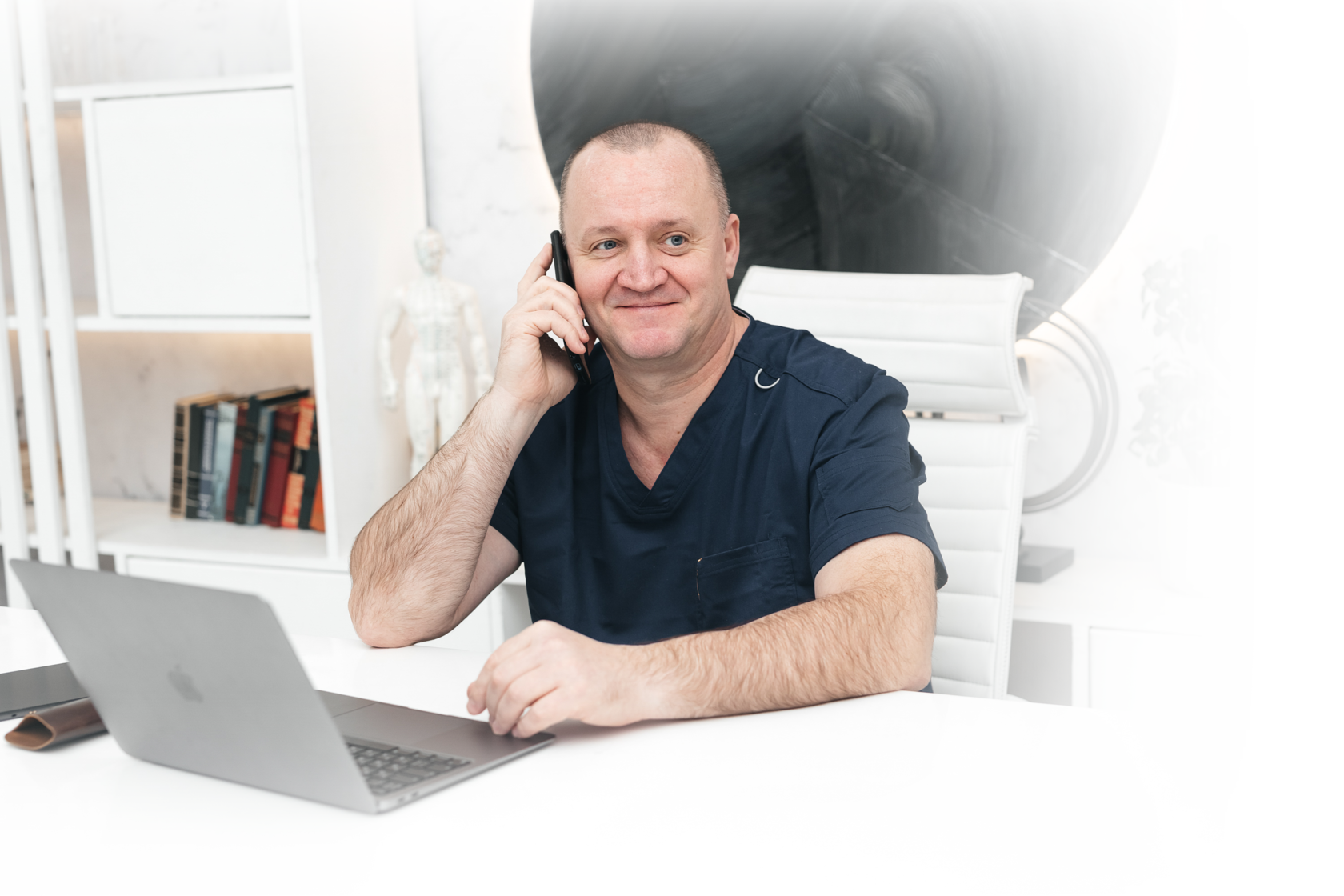 Пластический хирург