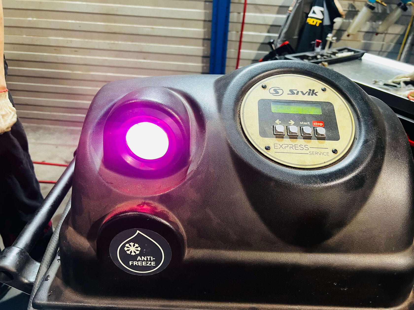 Процесс замещения антифриза Kia СПб