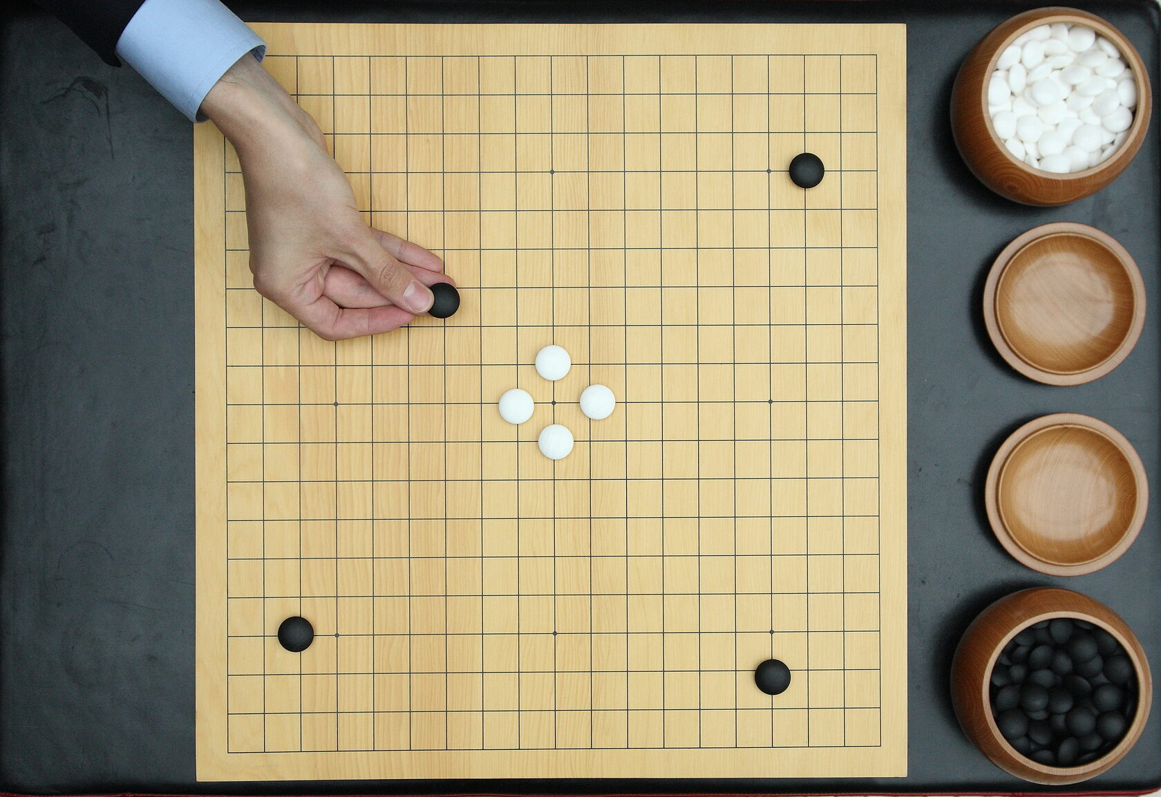 Китайская игра черные белые. Игра го. Шашки го. Игра го картины. Поле для игры в го
