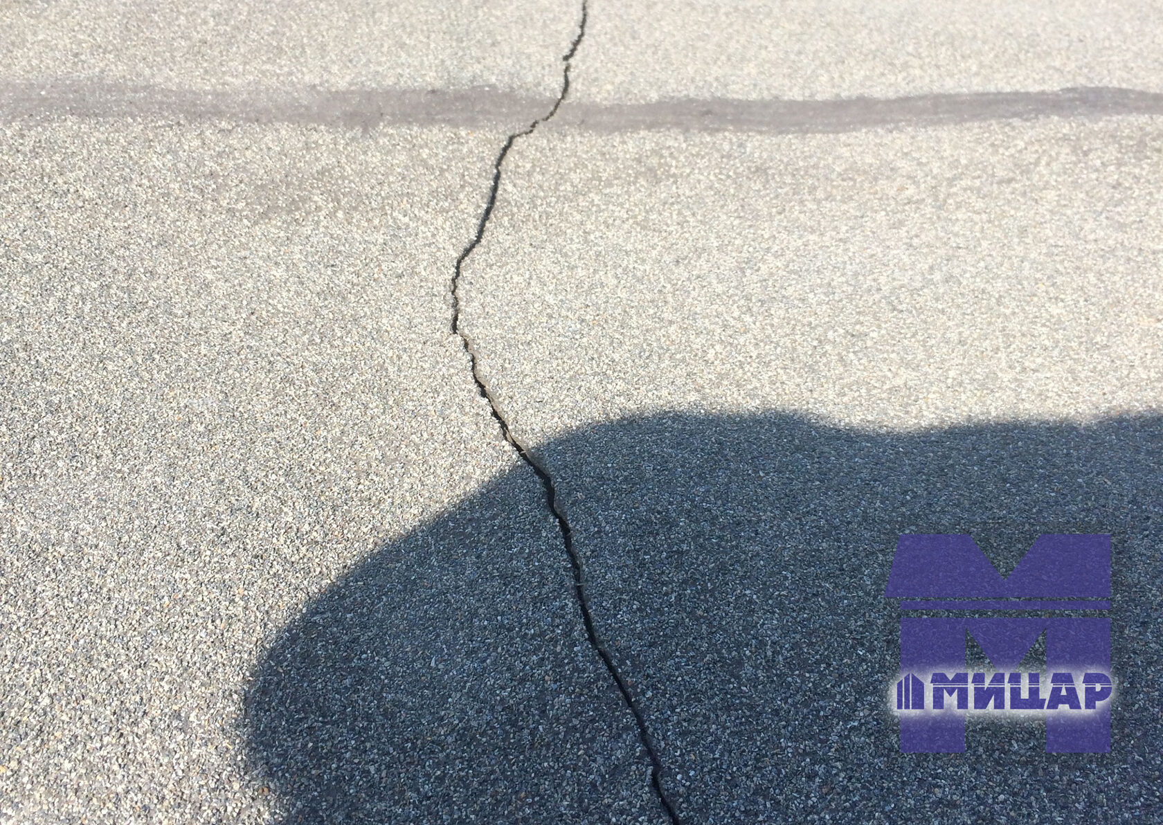 Разрушение поверхности мягкой кровли