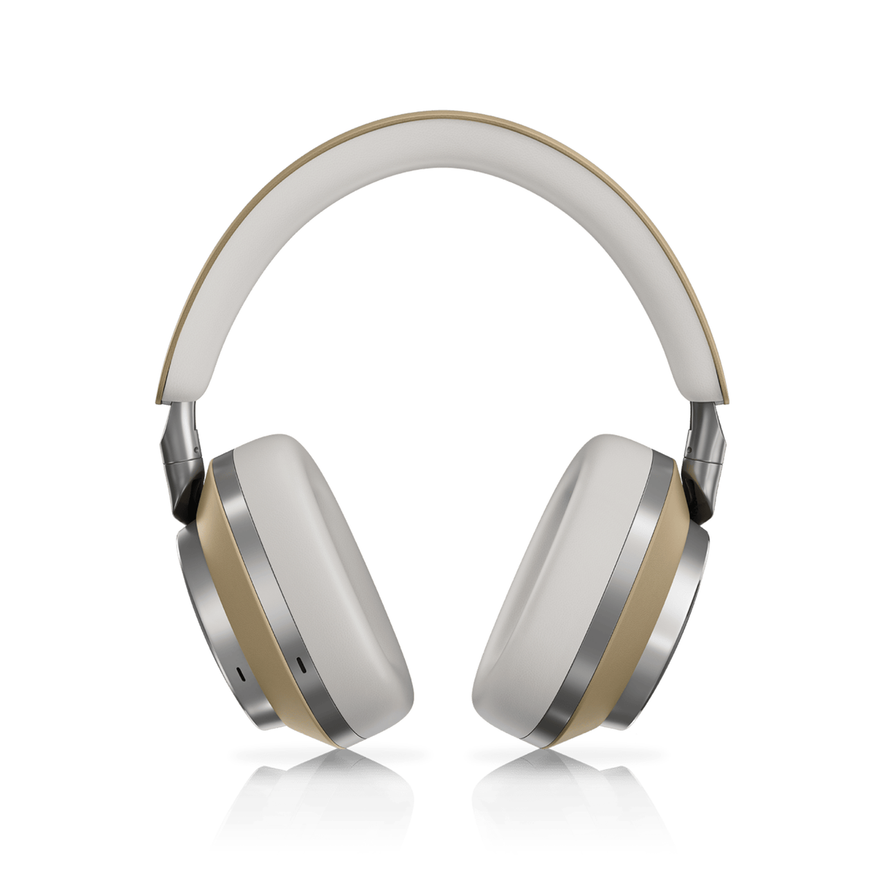 PX8 Tan на деревянной подставке в салоне аудиотехники в центре СПб