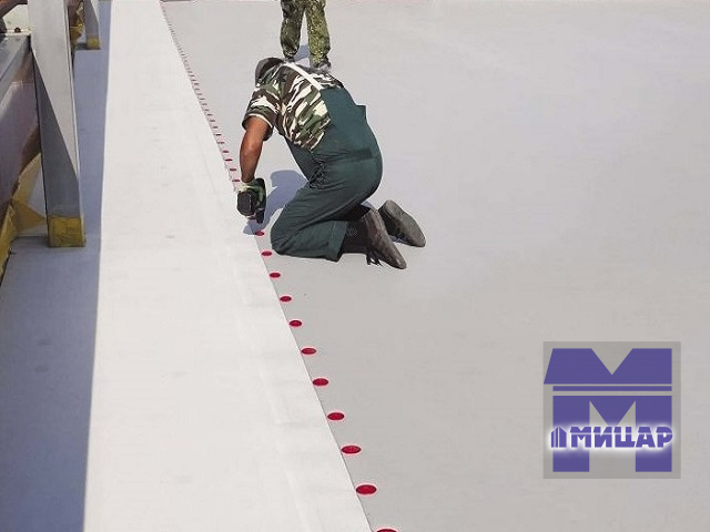 Процесс ремонта кровли из пвх мембраны