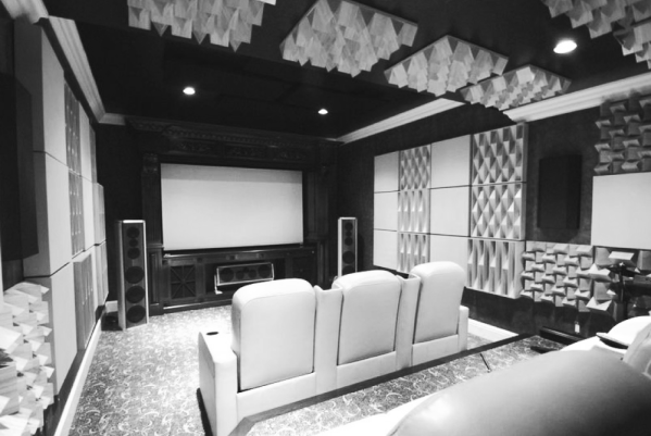 acoustic word, мир акустики, домашний кинотеатр, кино, кинотеатр, фильм, звук, колонки, стойка, строительство, экран, диван, индивидуальный, семейный кинотеатр, попкорн, отдых, заказ мебели, инсталляция, обучение, LP проигрыватели, система умный дом, кабель на заказ, мебель на заказ, Трейд-Ин, рабочий процесс