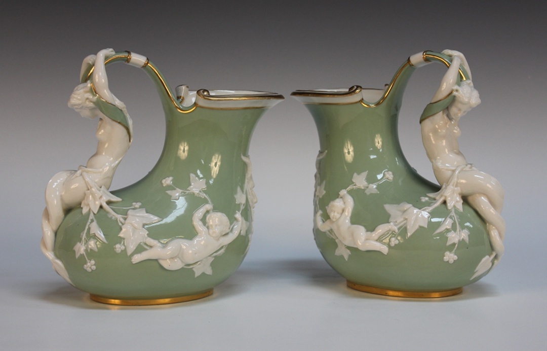12. Пара кувшинов мануфактуры «Минтон» на аукционе Toovey’s. URL: https://www.tooveys.com/lots/261691/a-pair-of-minton-celadon-glazed-porcelain-mermaid-or-askos-wine-jugs (дата обращения: 28.01.2025).