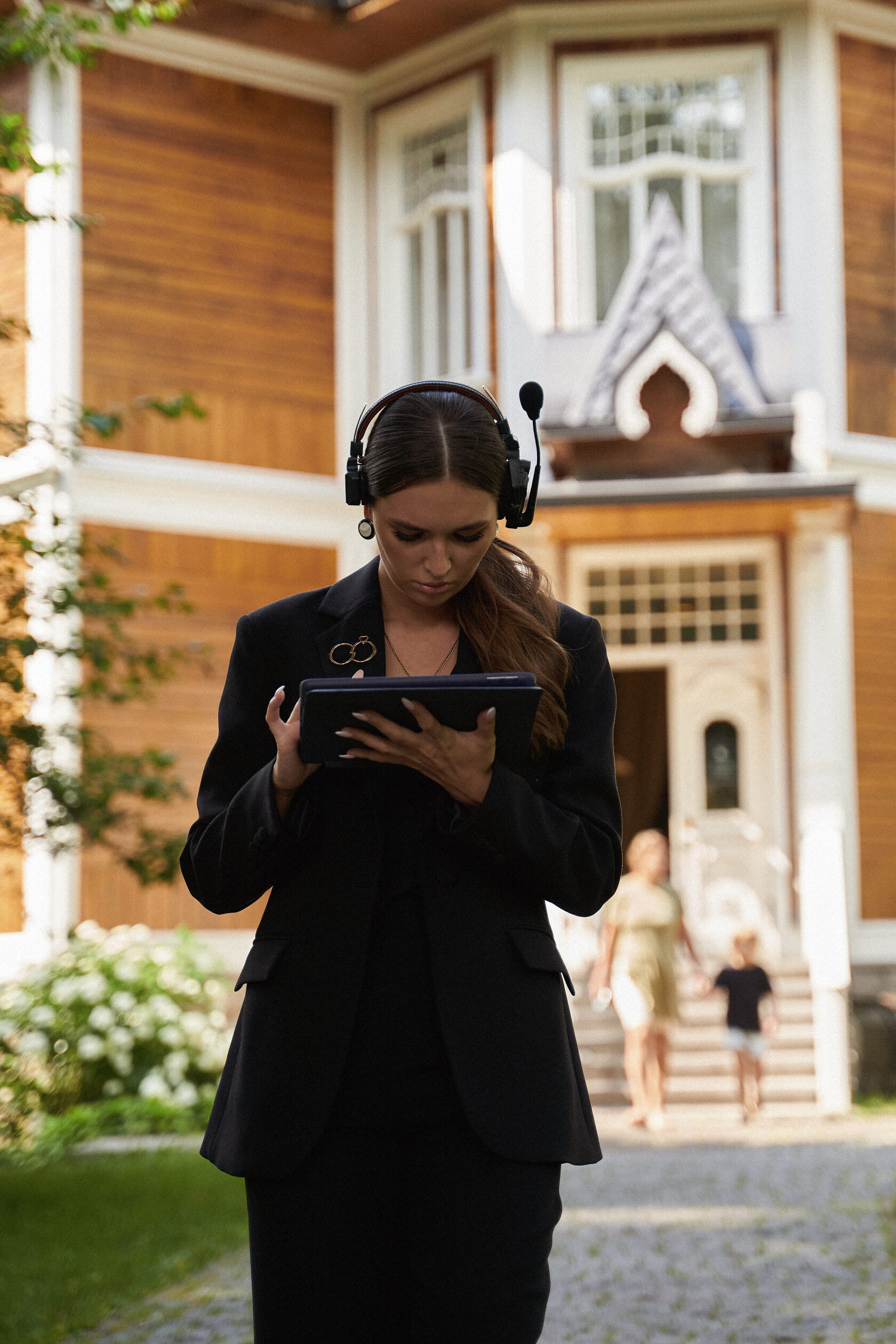 организатор готовит мероприятие в загородном клубе