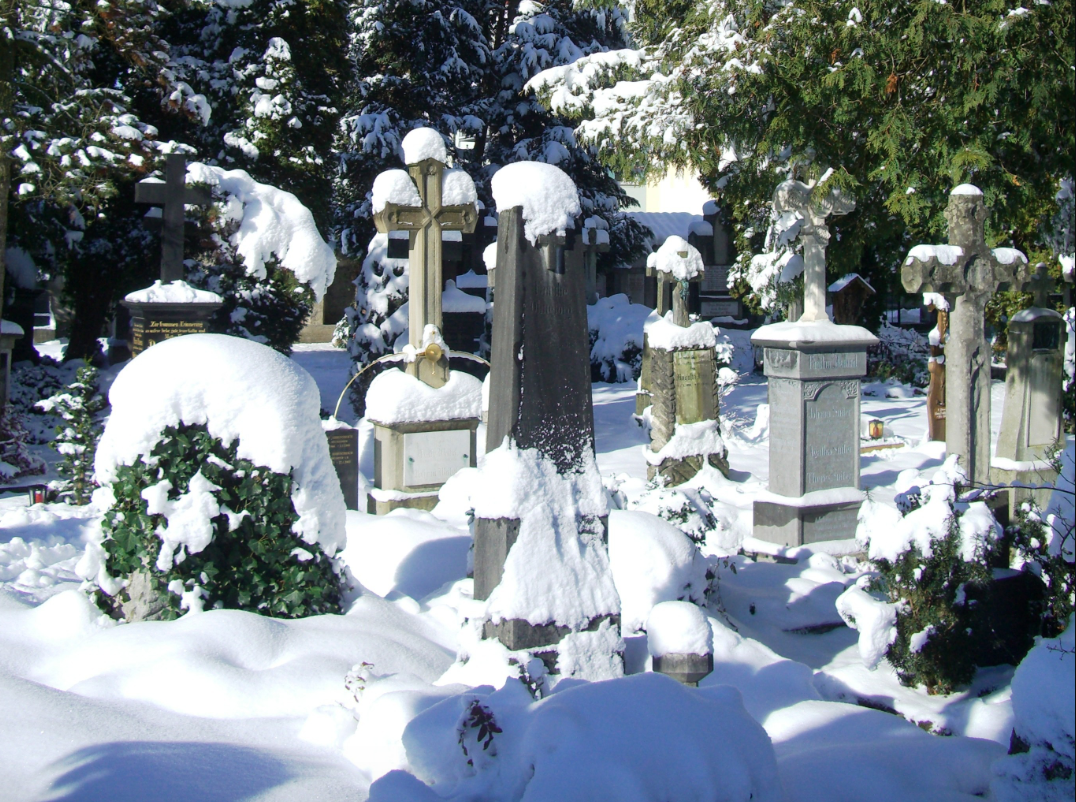 Заснеженная могила