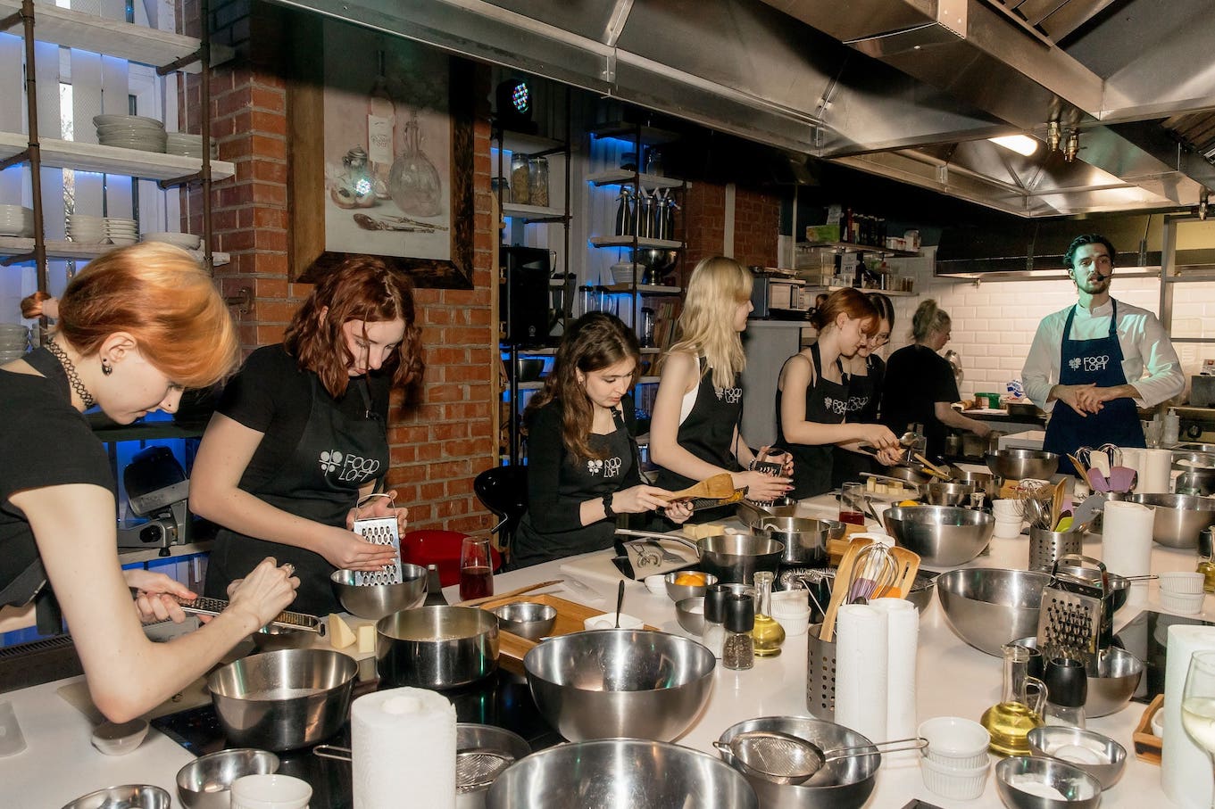 Кулинарный мастер класс для большой компании в студии Фудлофт