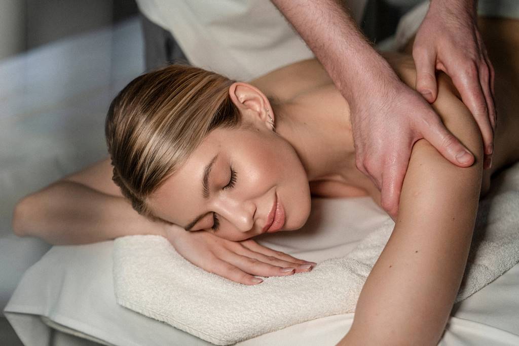 глубокий массаж Екатеринбург, восстановление тела, массаж 90 минут, снять зажимы, расслабление мышц, антистресс программа
