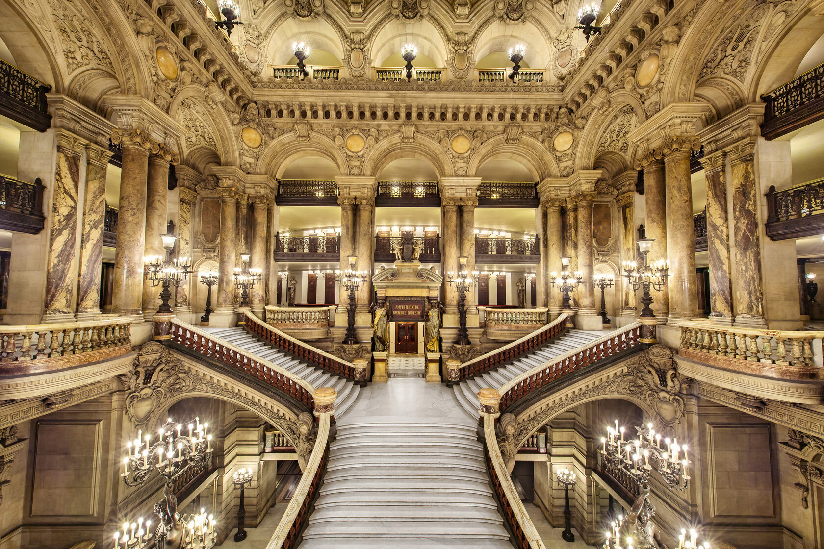 Palais Garnier. Парижская опера. Опера Гарнье в Париже фасад. Дворец Гарнье в Париже фото.