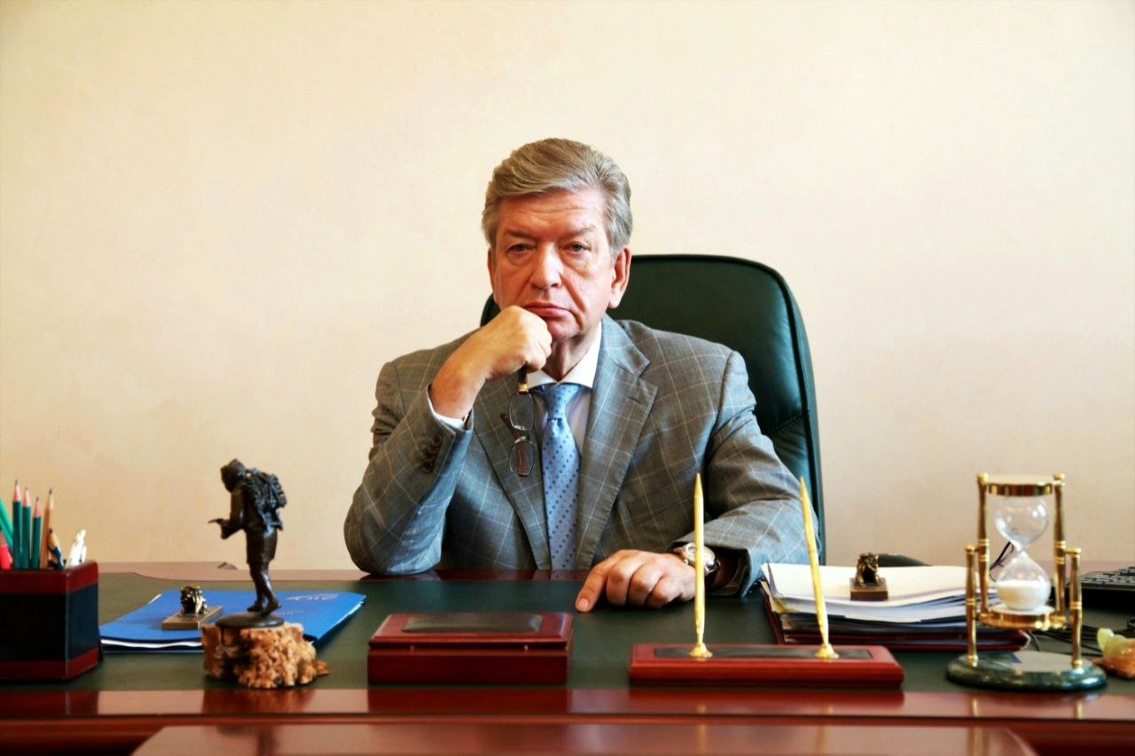 Борис Елисеев