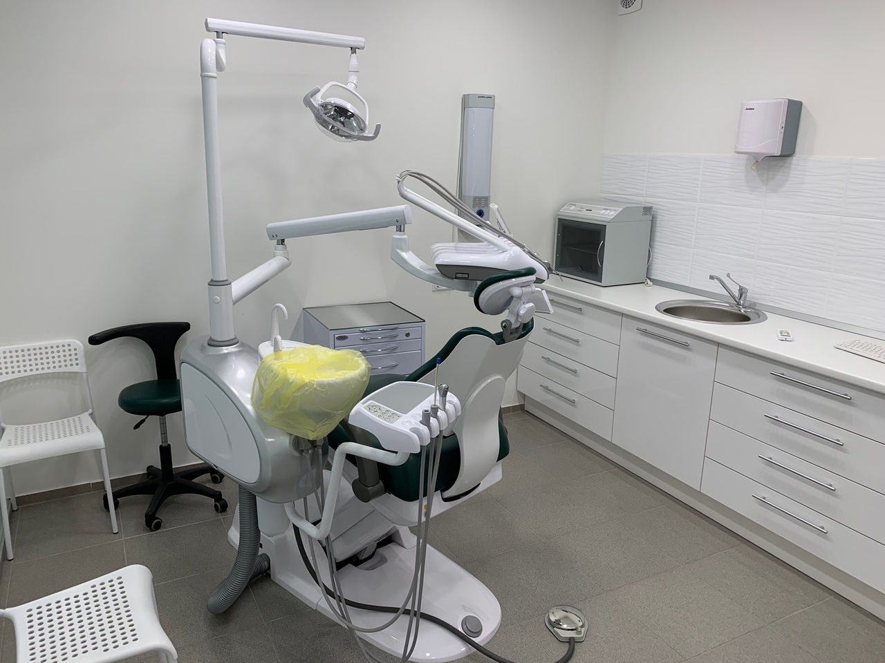 Зубок красноярск. Стоматология на Авиаторов 42 Красноярск. Стоматология dentist, Красноярск. Dental Office стоматология. Клиника дантист.